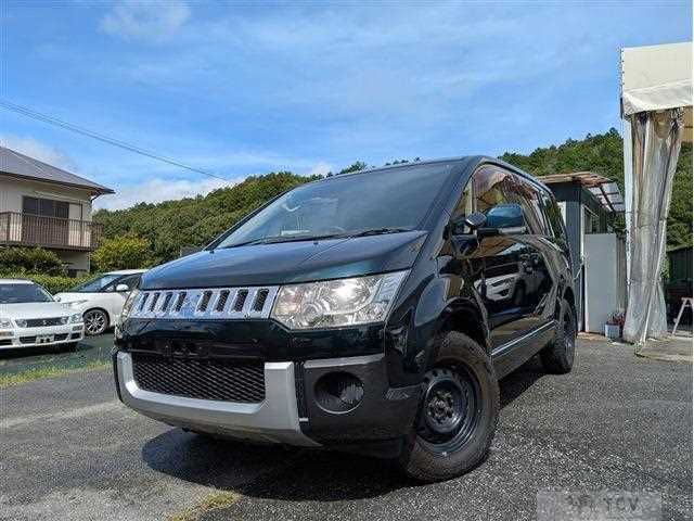 2011 Mitsubishi Delica D5