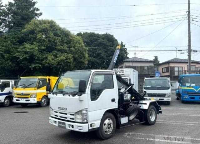 2013 Isuzu Elf Truck