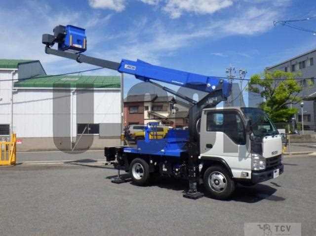 2020 Isuzu Elf Truck