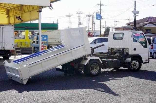 2017 Isuzu Elf Truck
