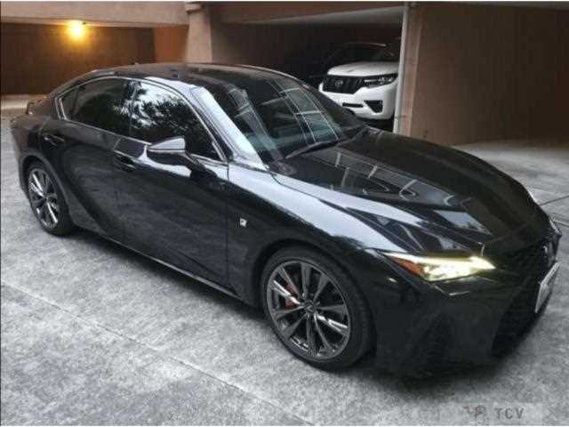 2022 Lexus IS