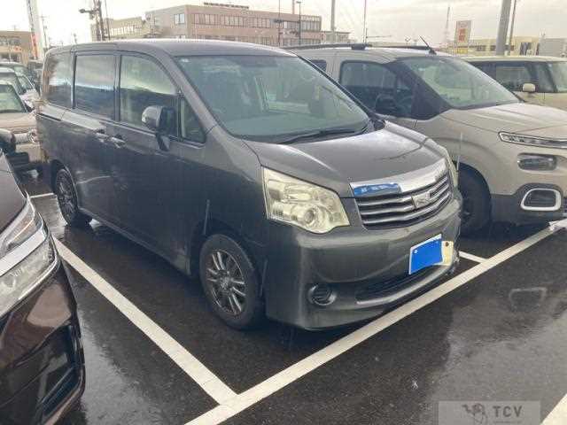 2012 Toyota Noah