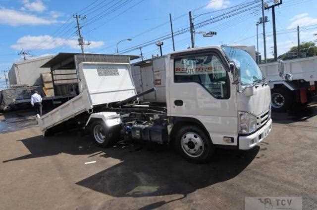 2020 Isuzu Elf Truck