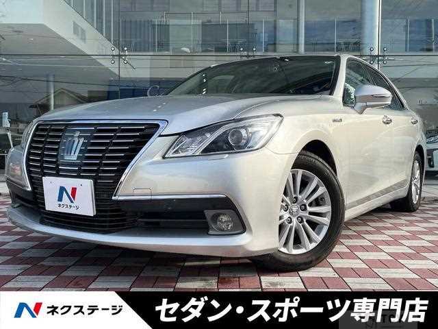 2013 Toyota Crown Hybrid