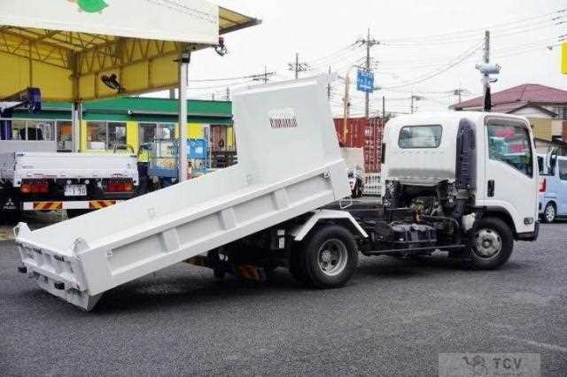 2017 Isuzu Elf Truck