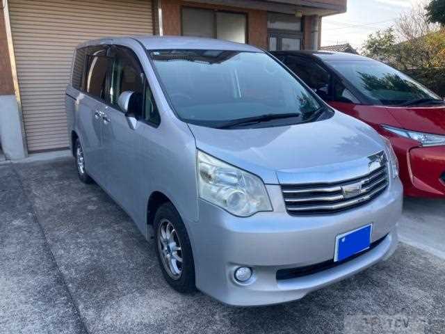 2013 Toyota Noah