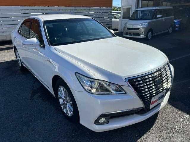 2013 Toyota Crown Hybrid