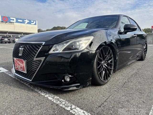 2013 Toyota Crown Hybrid