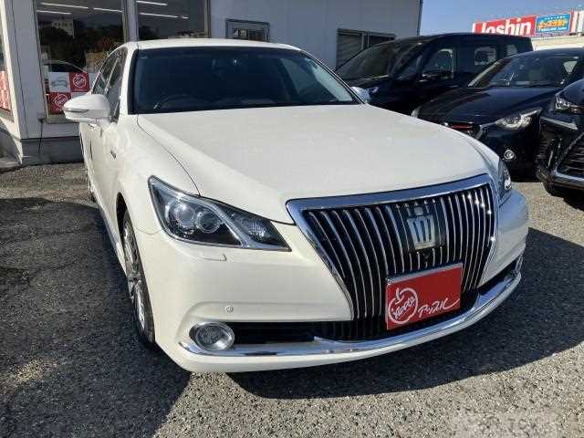 2013 Toyota Crown Majesta
