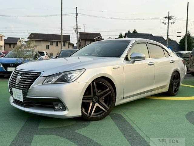 2013 Toyota Crown Hybrid