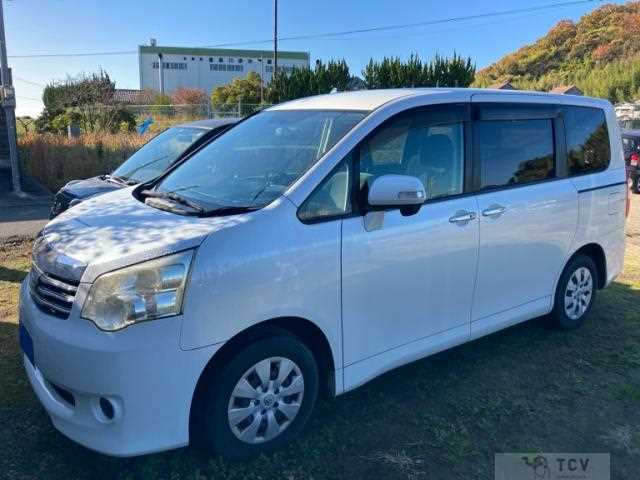 2011 Toyota Noah