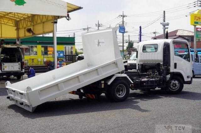 2017 Isuzu Elf Truck