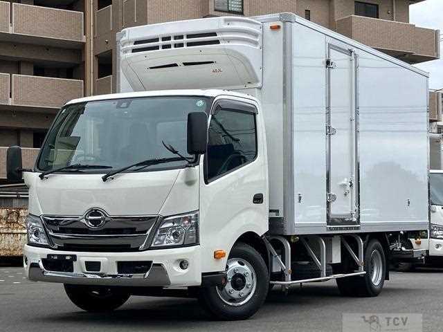 2025 Hino Dutro