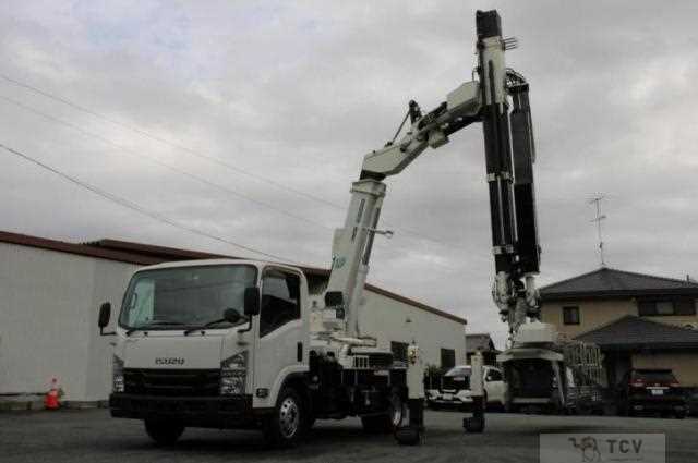 2020 Isuzu Elf Truck
