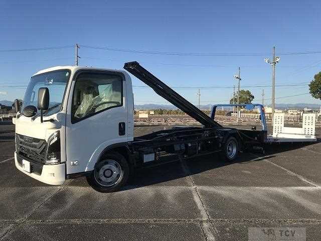 2025 Isuzu Elf Truck