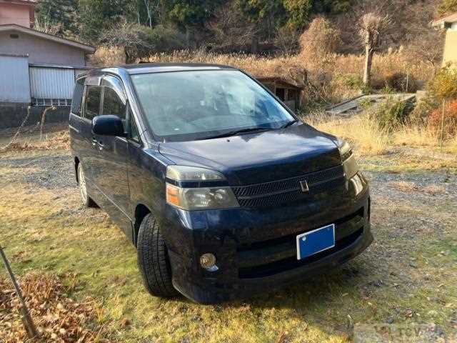 2004 Toyota Voxy