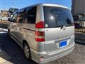 2004 Toyota Noah