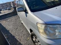 2004 Toyota Noah