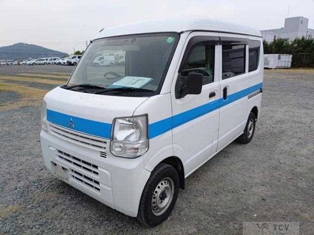 2015 Mitsubishi Minicab Van