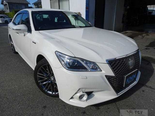 2013 Toyota Crown Hybrid