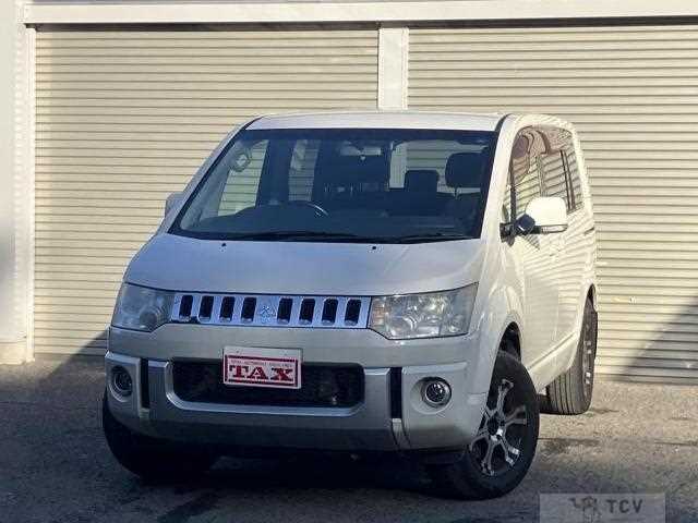 2013 Mitsubishi Delica D5