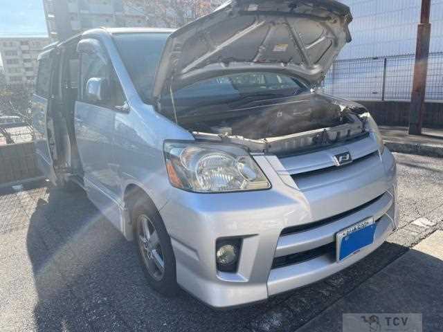 2005 Toyota Noah