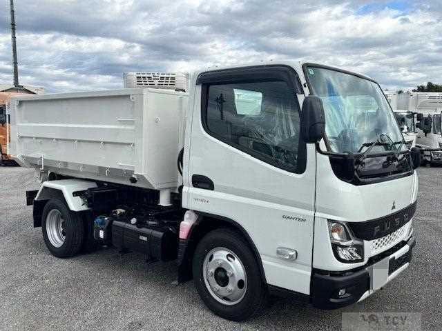 2025 Mitsubishi Fuso Canter