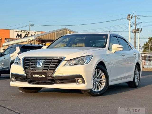 2013 Toyota Crown Hybrid