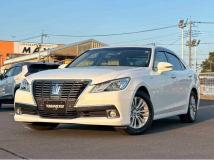 2013 Toyota Crown Hybrid