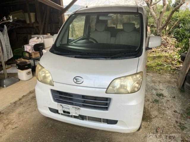 2011 Daihatsu Tant Exe