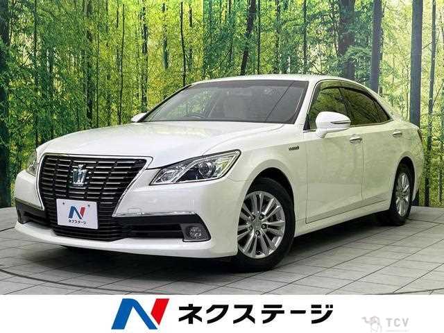 2013 Toyota Crown Hybrid