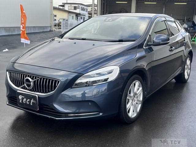 2017 Volvo V40