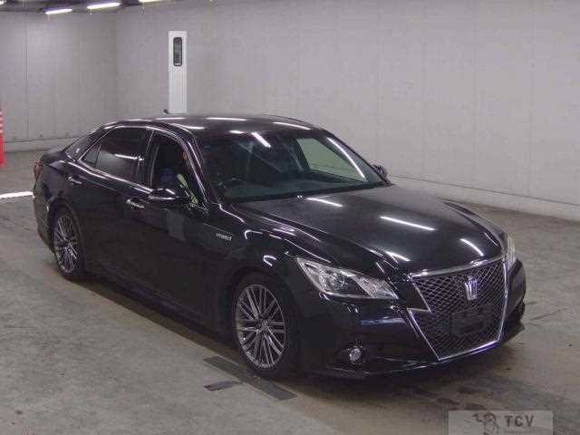 2013 Toyota Crown Hybrid