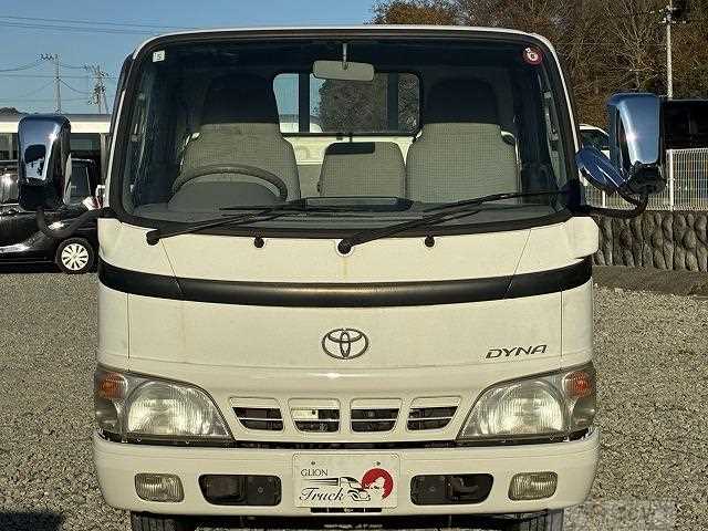 2004 Toyota Dyna Truck