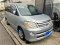 2005 Toyota Noah