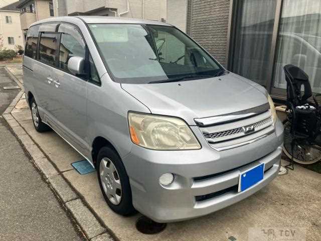 2005 Toyota Noah