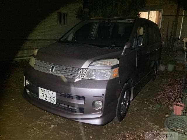 2005 Toyota Voxy