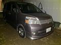 2005 Toyota Voxy