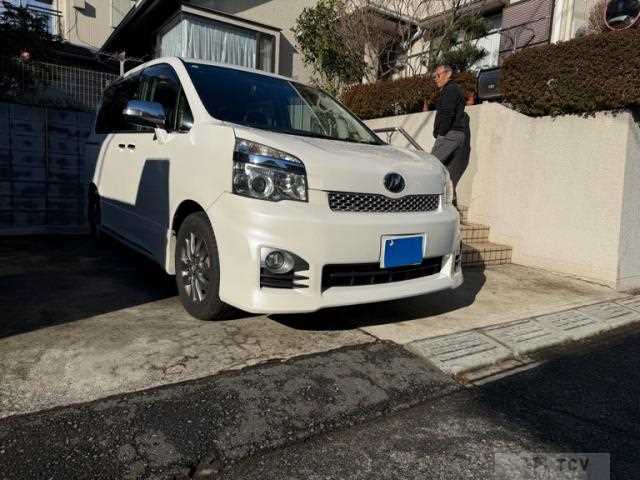 2013 Toyota Voxy