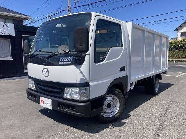 2004 Mazda Titan Dash