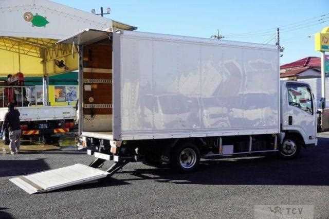 2013 Isuzu Elf Truck