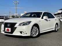2013 Toyota Crown Hybrid