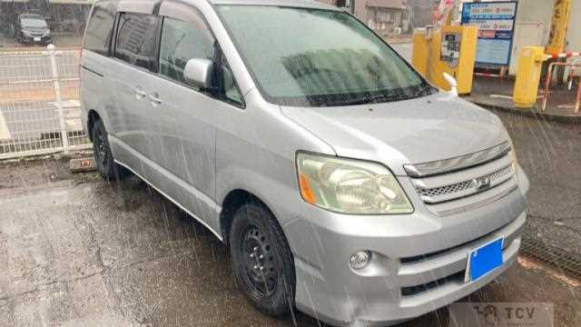 2005 Toyota Noah
