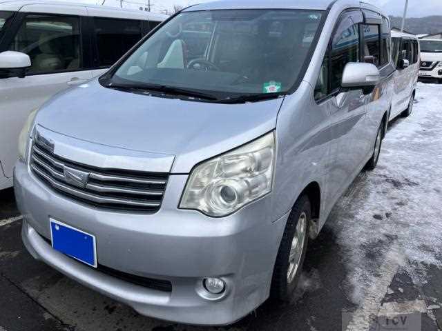 2013 Toyota Noah