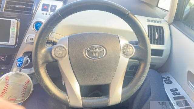 2011 Toyota PRIUS α