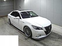 2013 Toyota Crown Hybrid