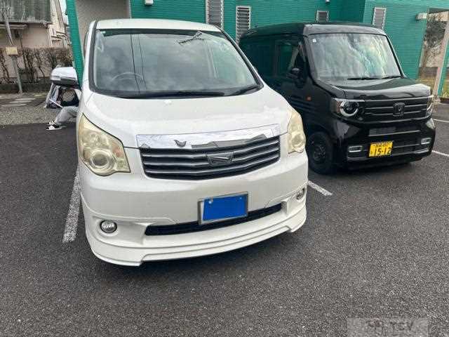 2011 Toyota Noah