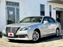 2013 Toyota Crown Hybrid