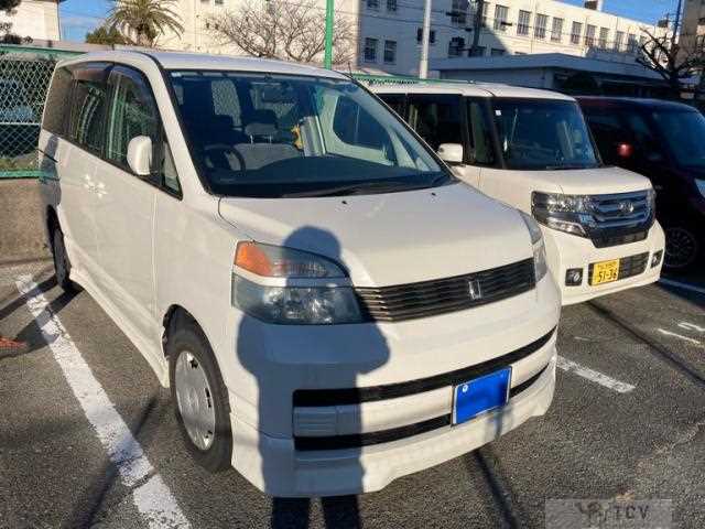 2003 Toyota Voxy