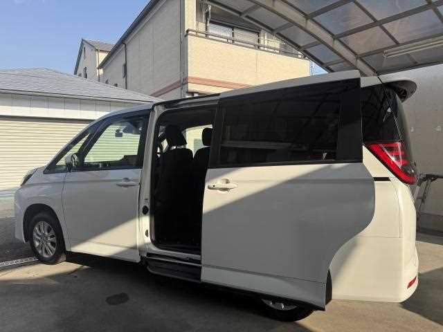 Toyota Noah 2024 — миниатюра 2